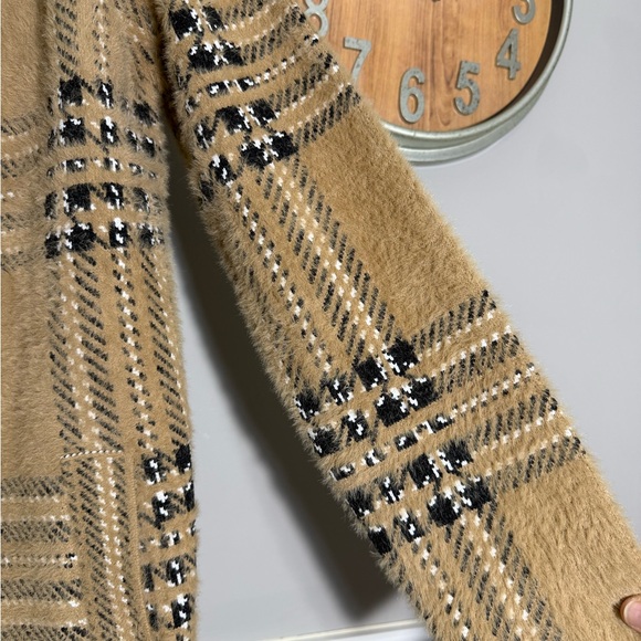 Tahari Tan and Black Plaid Trench Coat - Picture 4 of 5